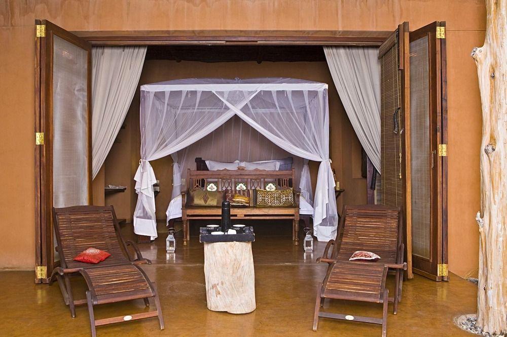 Okahirongo Elephant Lodge Purros Dış mekan fotoğraf